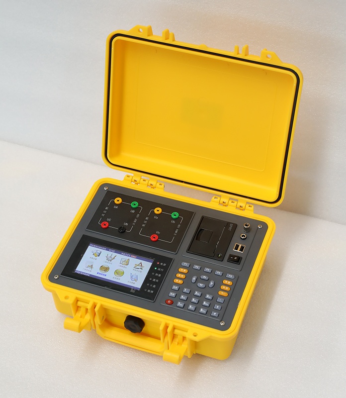 全自動(dòng)變比組別測試儀側(cè)面