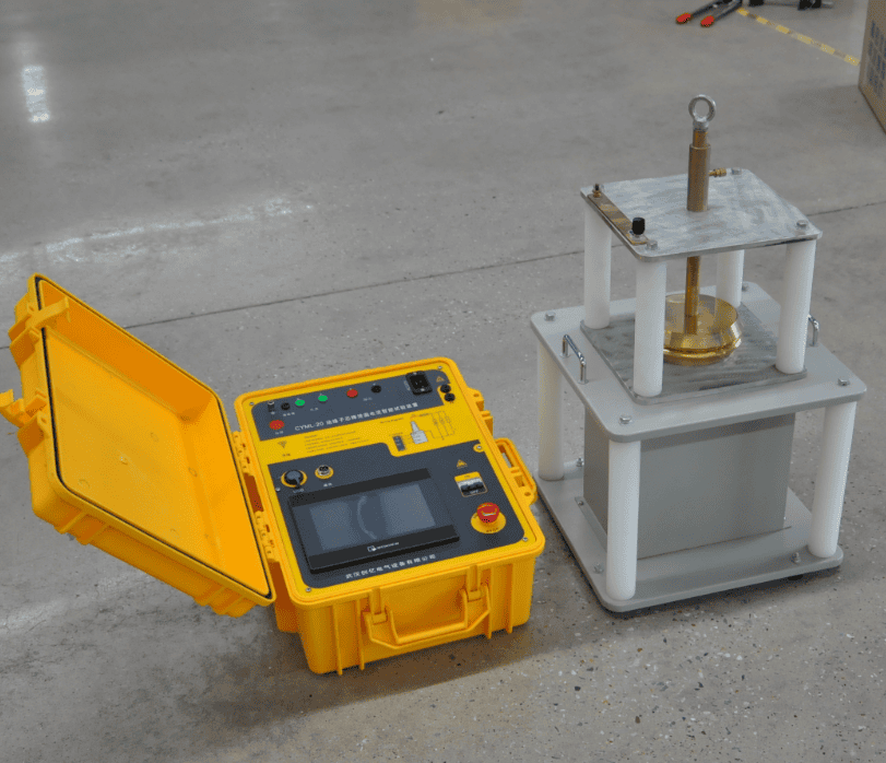 絕緣子芯棒泄漏電流智能試驗(yàn)裝置實(shí)物圖